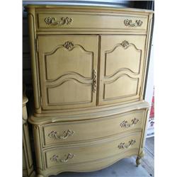 Broyhill chest of drawers