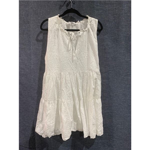 BB Dakota Steve Madden Eyelet Top (XL)