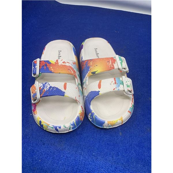 Ben Sorts Slides (size 37-38)