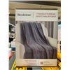 Image 4 : Brookstone  Electric Heated Throw Blanket