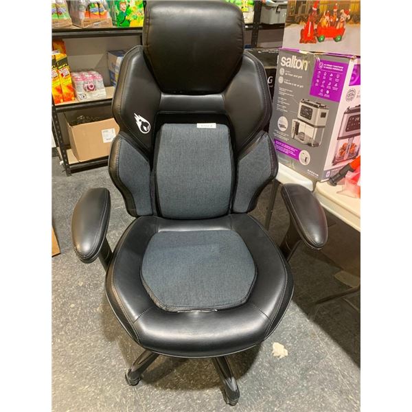 True Innovations 3D Insight Gaming Chair, Black