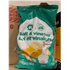 Image 2 : Circle K Salt & Vinegar Chips 7 x 180g