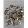 Image 2 : Lot Of Vintage Skeleton Keys In A Dutch Masters Panetelas Cardboard Cigar Box