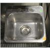 Image 1 : STAINLESS STEEL HAND SINK 13.5" X 13.5"