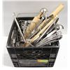 Image 1 : CRATE OF ASSORTED KITCHEN UTENSILS INCL: LADELS &