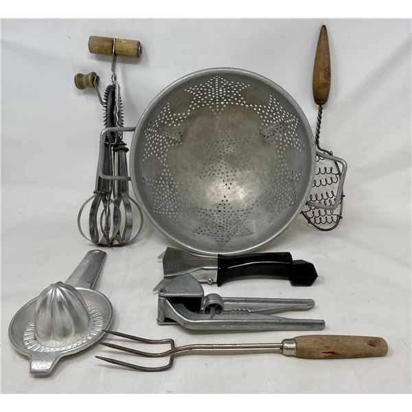 Egg Beaters, Strainer, Juicer, Fork, Garlic Press, spoon, Pot Handle Holder
