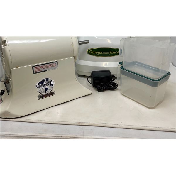2 Juicers, missing Spouts