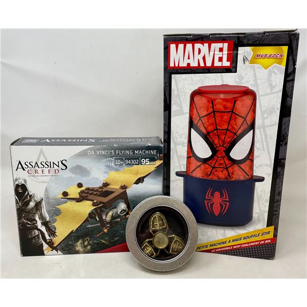 Spiderman Popcorn Maker, Fidget Spinner, Assassin's Creed Construction Set (open)