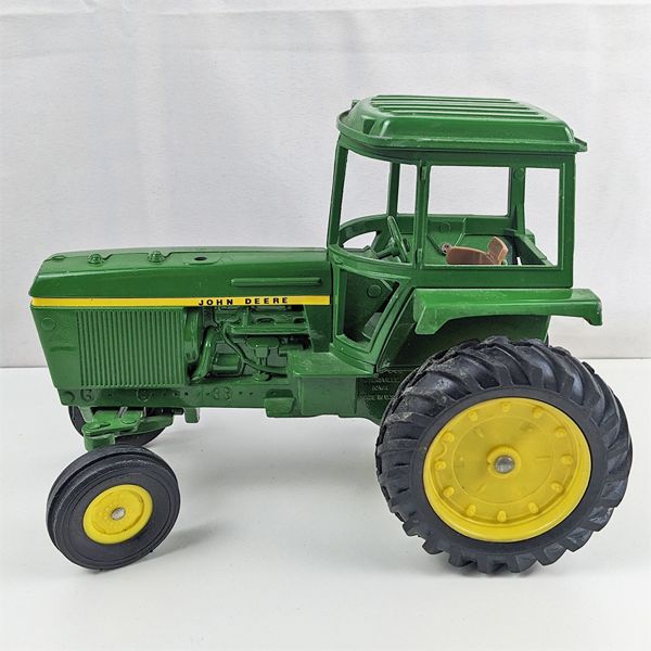 Vintage ERTL Co. John Deere Die Cast Toy Tractor 