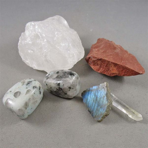 Set of 6 Crystals and Minerals - Quartz, Kiwi Jasper, Labradorite, Red Jasper 