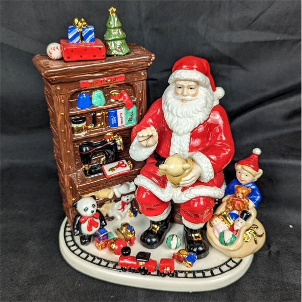 Royal Doulton Figurine "Santa's Workshop" HN 5312