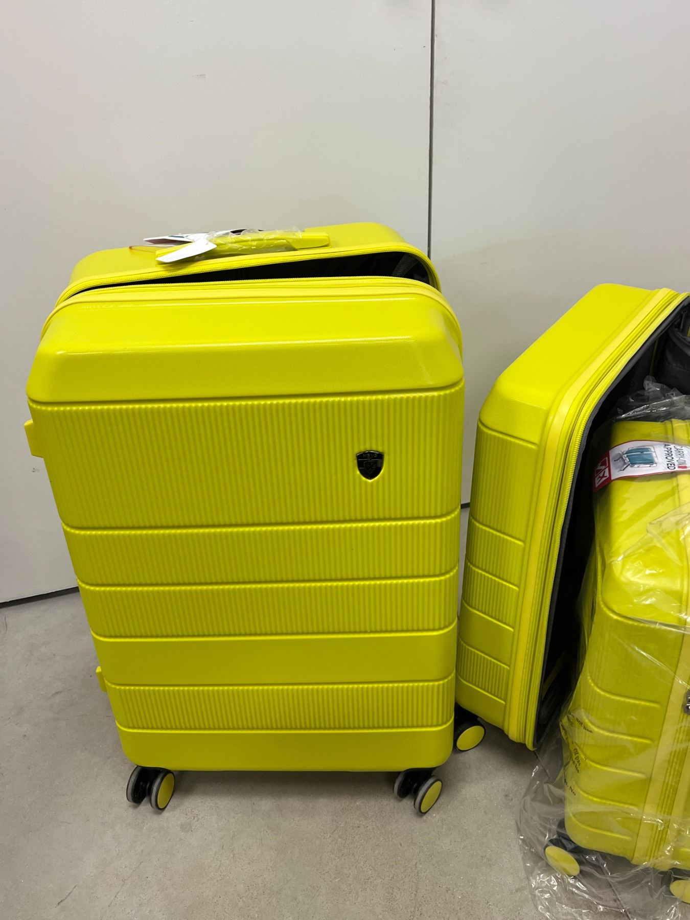 HEYS Neo 3Piece Hardside Spinner Luggage Set Look new with Tags, see