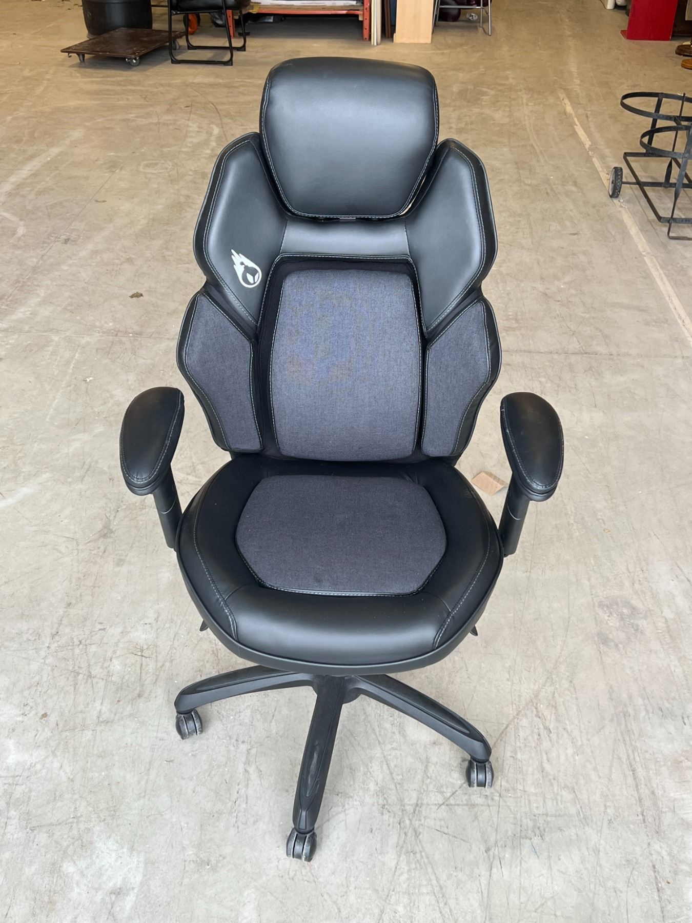 True Innovations Gaming Chair - Looks fairly new, see all photos