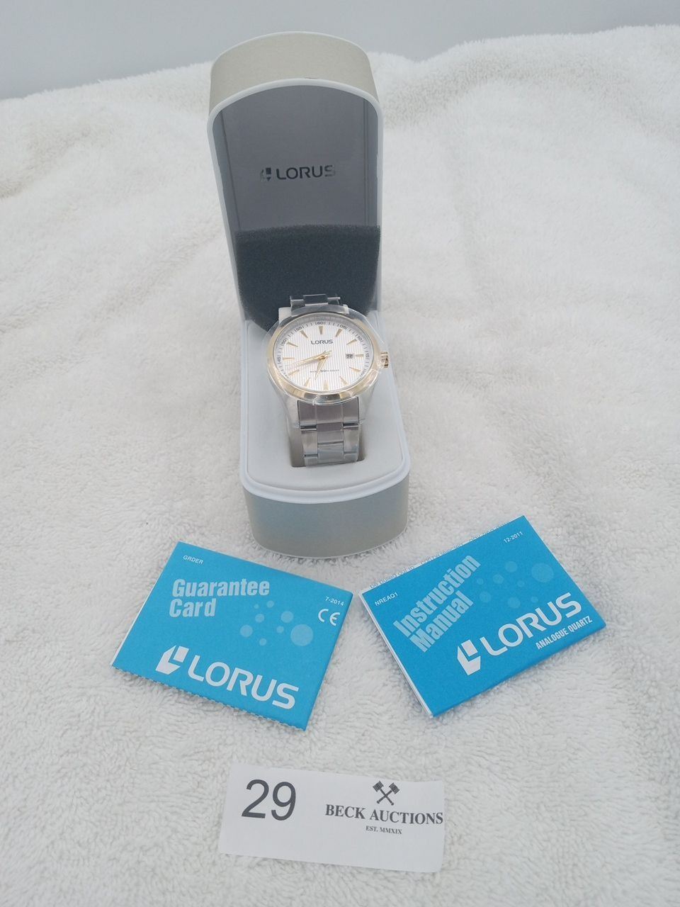 Mens Lorus Watch Analogue Quartz, Battery Operated, Stainless Steel