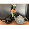 Image 3 : Artificial Fruit Hanging Decor & 2 Tea Pots