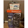 Image 1 : Honeywell 2-in-1 Floor Air Circulator Tech Force Power & Proctor Silex Iron