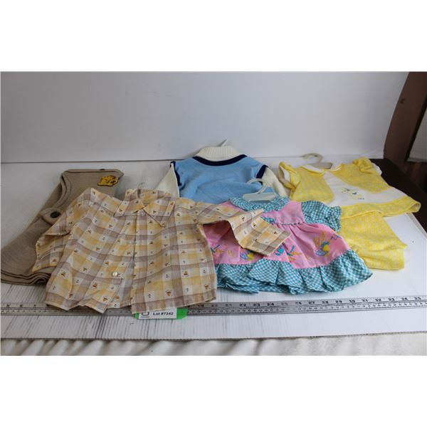 (5) Pieces Childrens Clothing