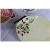 Image 3 : (2) Leaf Dishes, Vase with Handles