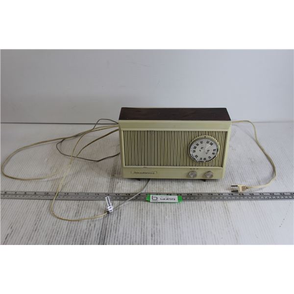 Fleetwood AM/FM Radio - Works