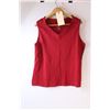 Image 4 : (3) Ladies Sleeveless Shirts (2) Sweaters
