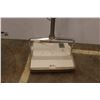Image 4 : *General Electric Floor Sweep