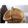 Image 3 : *Wicker Basket + Seat Cushion + Lamp