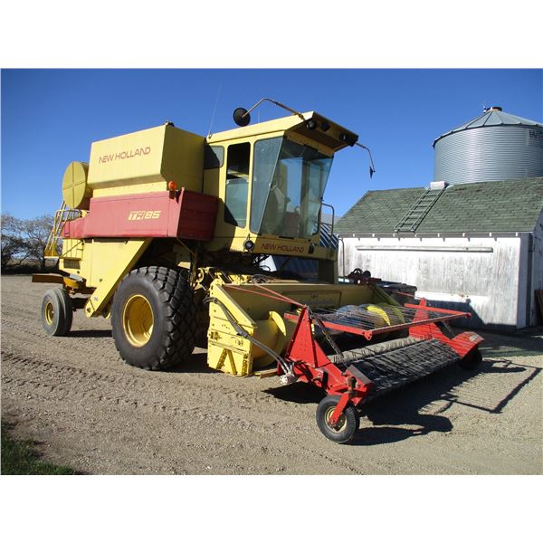 1983 New Holland Combine