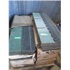 Image 1 : Shingles - 13 bundles of Green 3 Tab