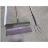 Image 2 : Snow Shovel and Fork