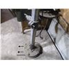 Image 10 : PowerFist Drill Press on Stand 16 Speeds with Machinist Vise