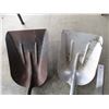 Image 3 : (2) Grain Shovels
