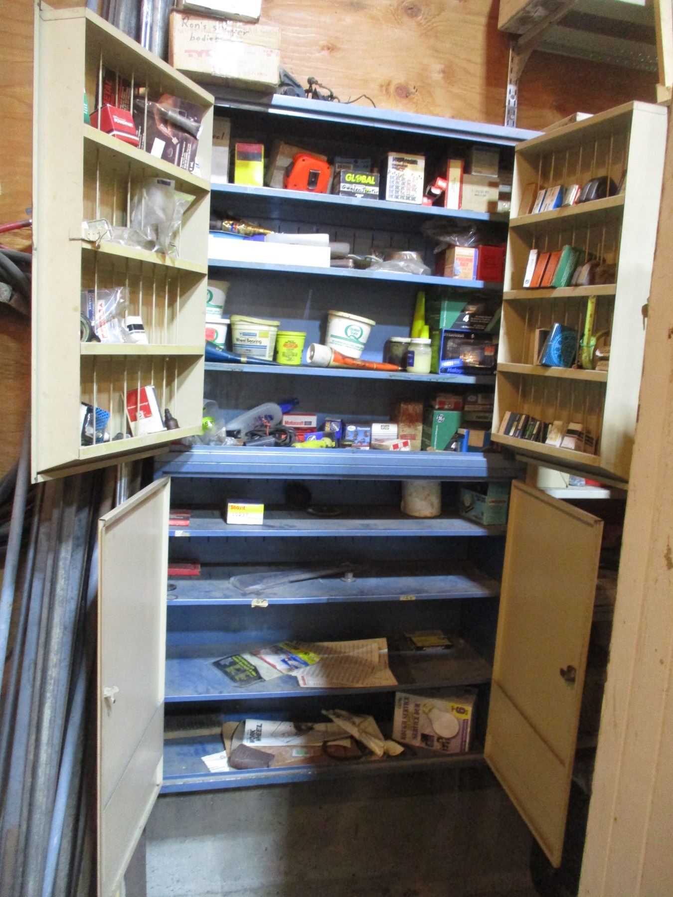 Blue Streak Automotive With Contents 32.5" x 57" Bodnarus