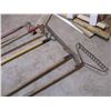 Image 2 : (5) Garden Tools - Hoes, Rakes