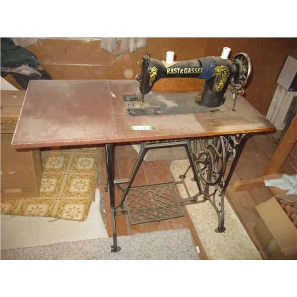 Vintage Sewing Machine - Rast & Gasser - With Accessories