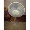 Image 1 : Ocean Breeze Floor Model Oscillating Fan
