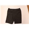 Image 13 : (17) Articles of Clothing - Slacks - Shorts - Blouses (various sizes - 16 - 18 - xl - xxl)