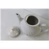 Image 6 : (2) Tea Pots - Wade - Home Accents
