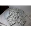 Image 2 : Bed Linens - Queen Size