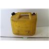 Image 1 : 5 Gallon Diesel Gas Can