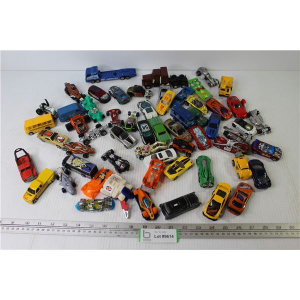 Lot of Diecast Vehicles - Matchbox - Hot Wheels Corgi - Play Art