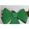 Image 3 : Pfaltzgraff Cardinal Wreath Round Glass Platter - 14 1/2", Glittery Green Bow Decoration