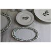 Image 6 : 23-Piece Christmas Dishware