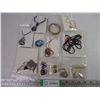 Image 1 : (12) Assorted Pieces of Costume Jewelry