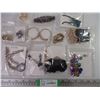 Image 1 : (12) Assorted Pieces of Costume Jewelry