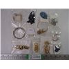 Image 1 : (12) Assorted Pieces of Costume Jewelry