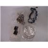 Image 3 : (12) Assorted Pieces of Costume Jewelry