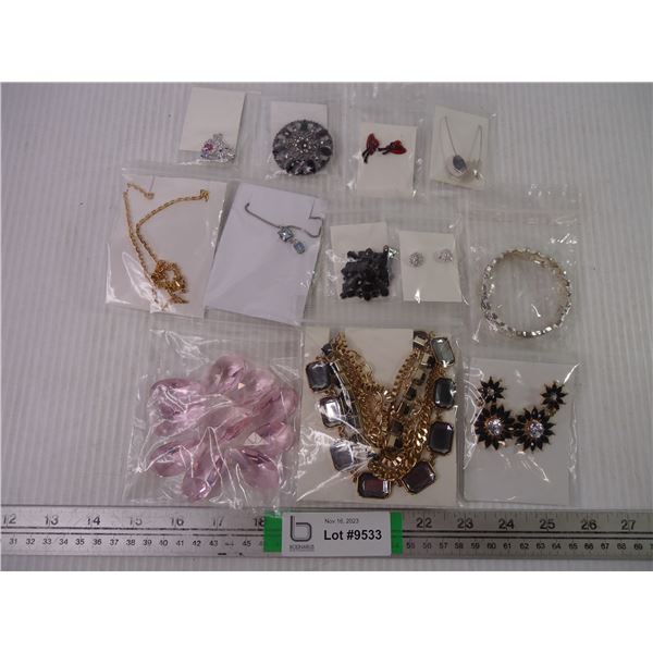 (12) Assorted Pieces of Costume Jewelry