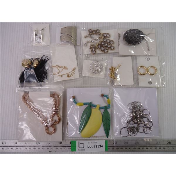 (12) Assorted Pieces of Costume Jewelry