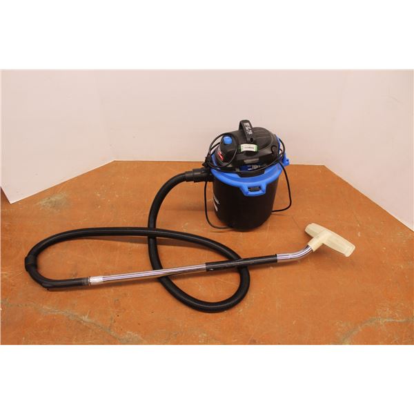 * Master Vac 2.5 HP Shop Vacuum with Hose - Works