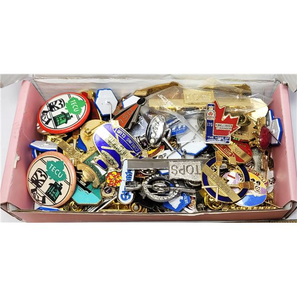 31)  BOX CONTAINING DOZENS OF ASSORTED LAPEL PINS